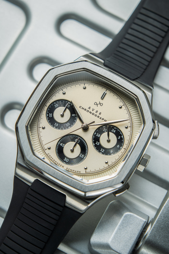 About Vintage 1904 Chronograph 鋼/灰白色＆黑色Limited Edition