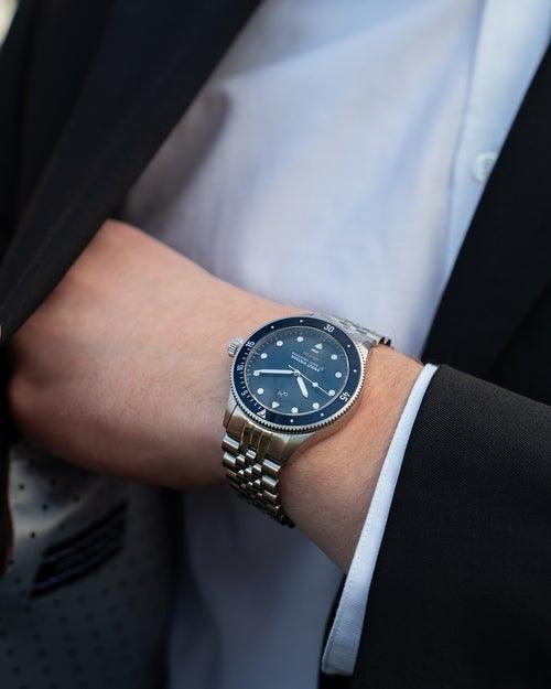 About Vintage 1926 At'Sea 深海藍日輝紋– HOURGLASS WATCH STORE