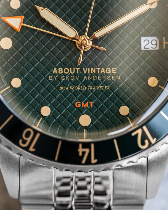 About Vintage 1954 GMT 綠海龜 - HOURGLASS WATCH STORE